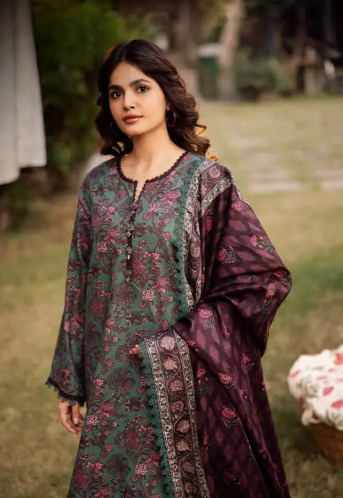 Nayab – Green 3 Piece Suit with Maroon Dupatta WOMEN'S CHOICE