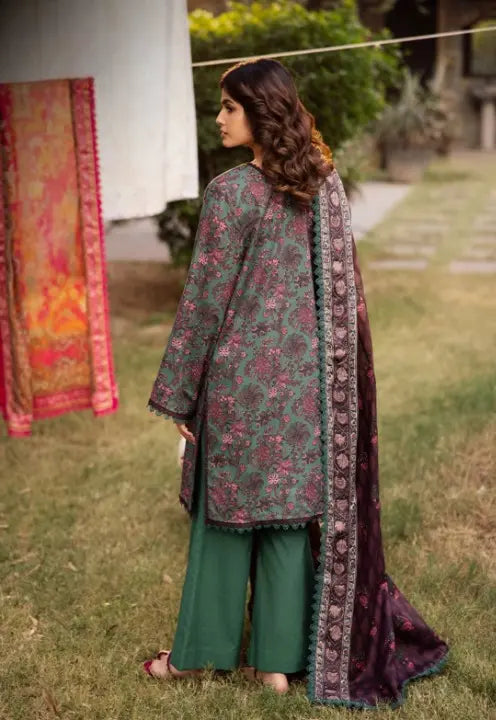 Nayab – Green 3 Piece Suit with Maroon Dupatta WOMEN'S CHOICE